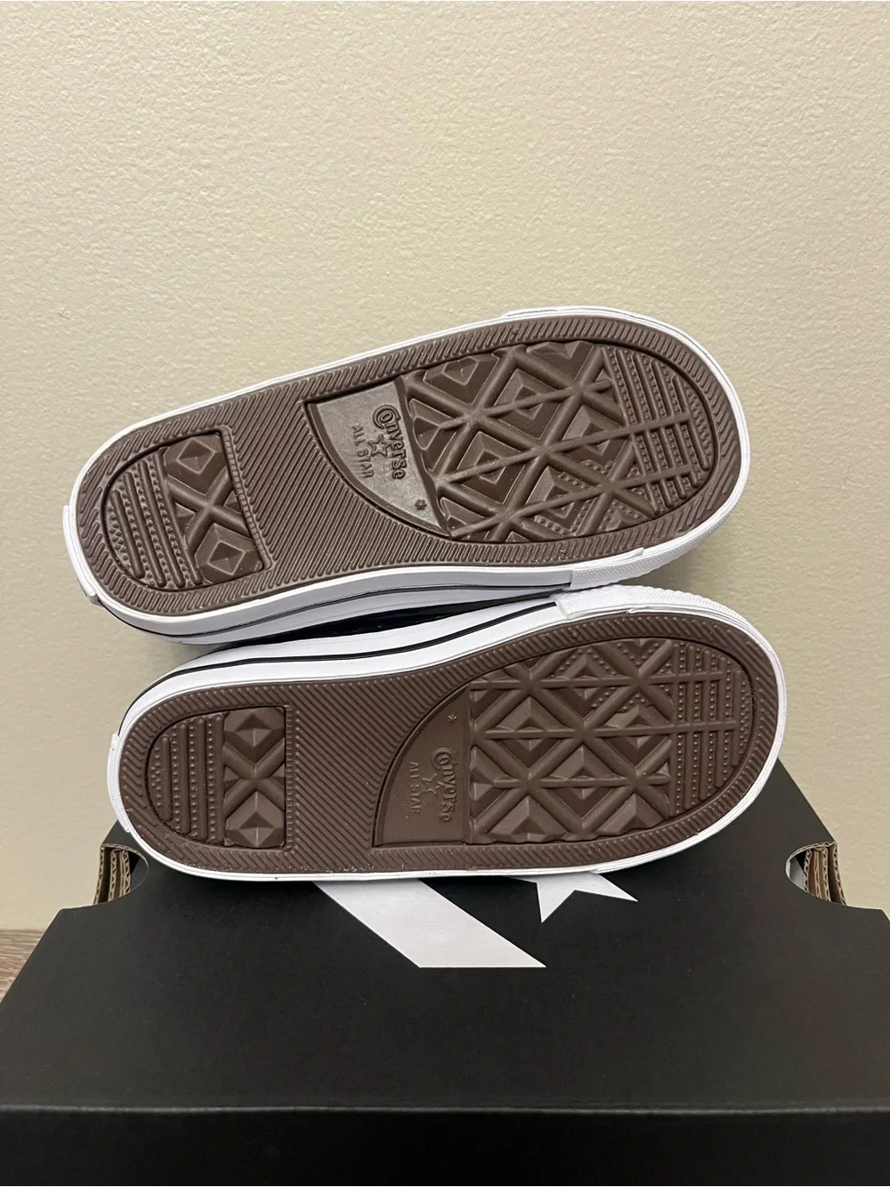 Converse nib color